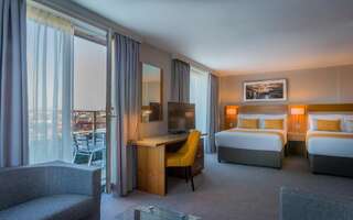 Отель Maldron Hotel Smithfield Дублин Люкс-3
