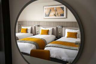Отель Maldron Hotel Smithfield Дублин Четырехместный номер-3